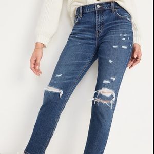 NWOT- OLD NAVY Mid Rise Distressed Boyfriend Jean